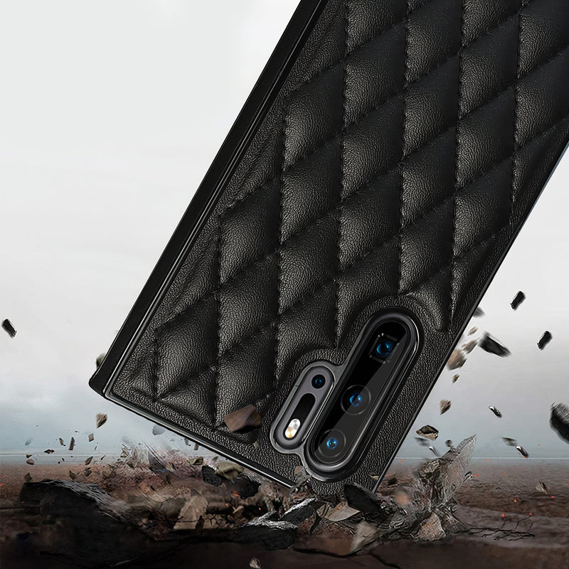 Huawei P shell with luxurious quilted effect and refined strap